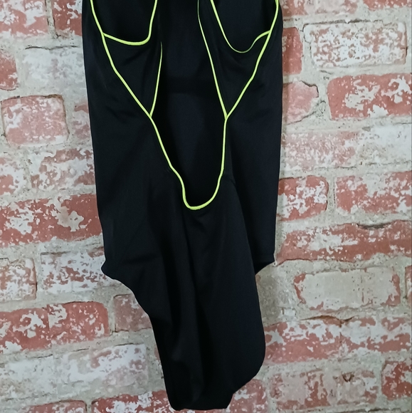 Woman's Nike Size Medium Swimsuit - Picture 5 of 6